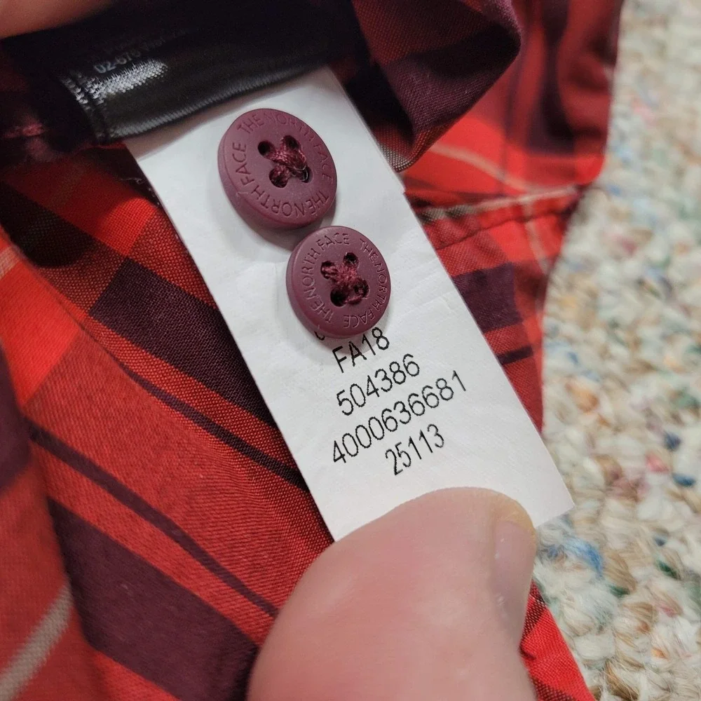 The North Face Shirt Mens XL Red Plaid‎ Button Up Vented Roll Tab Hiking Camping